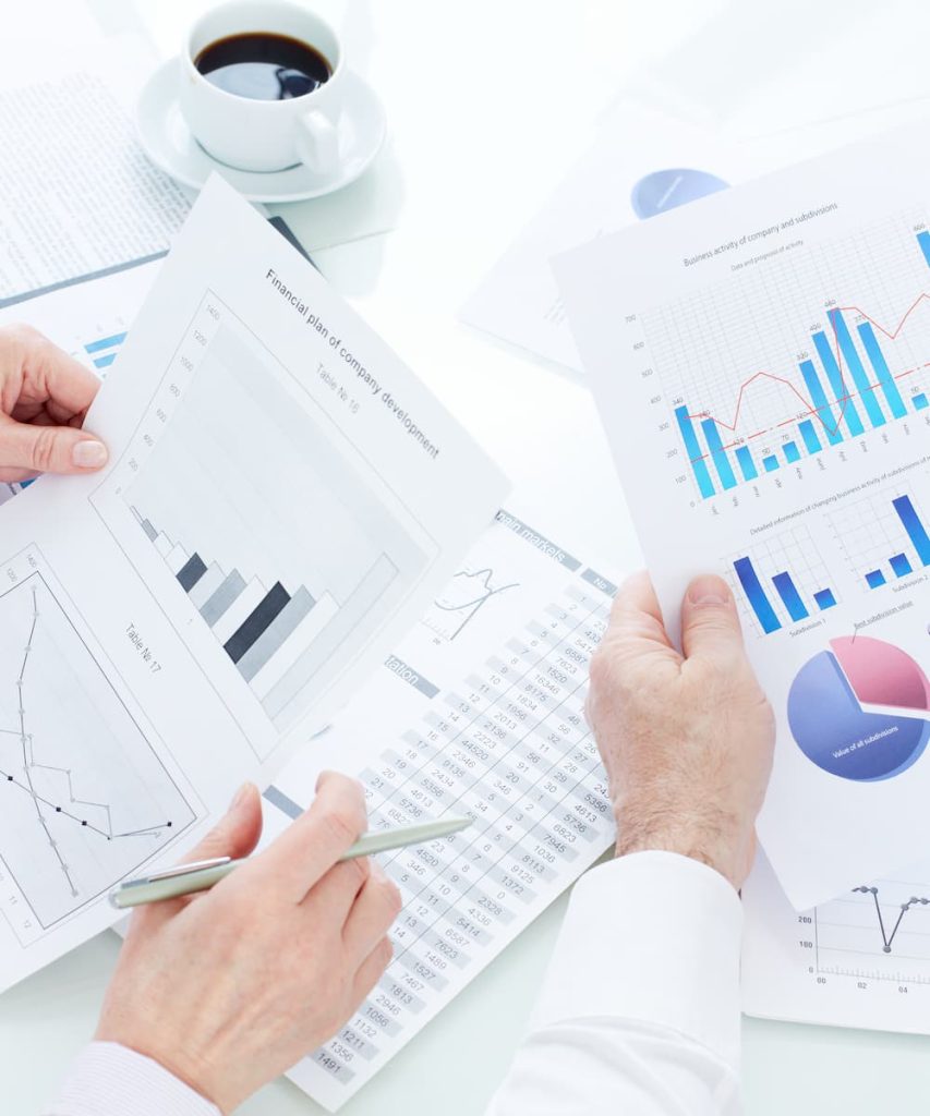 Fitness market analysis charts and competitor comparison graphs